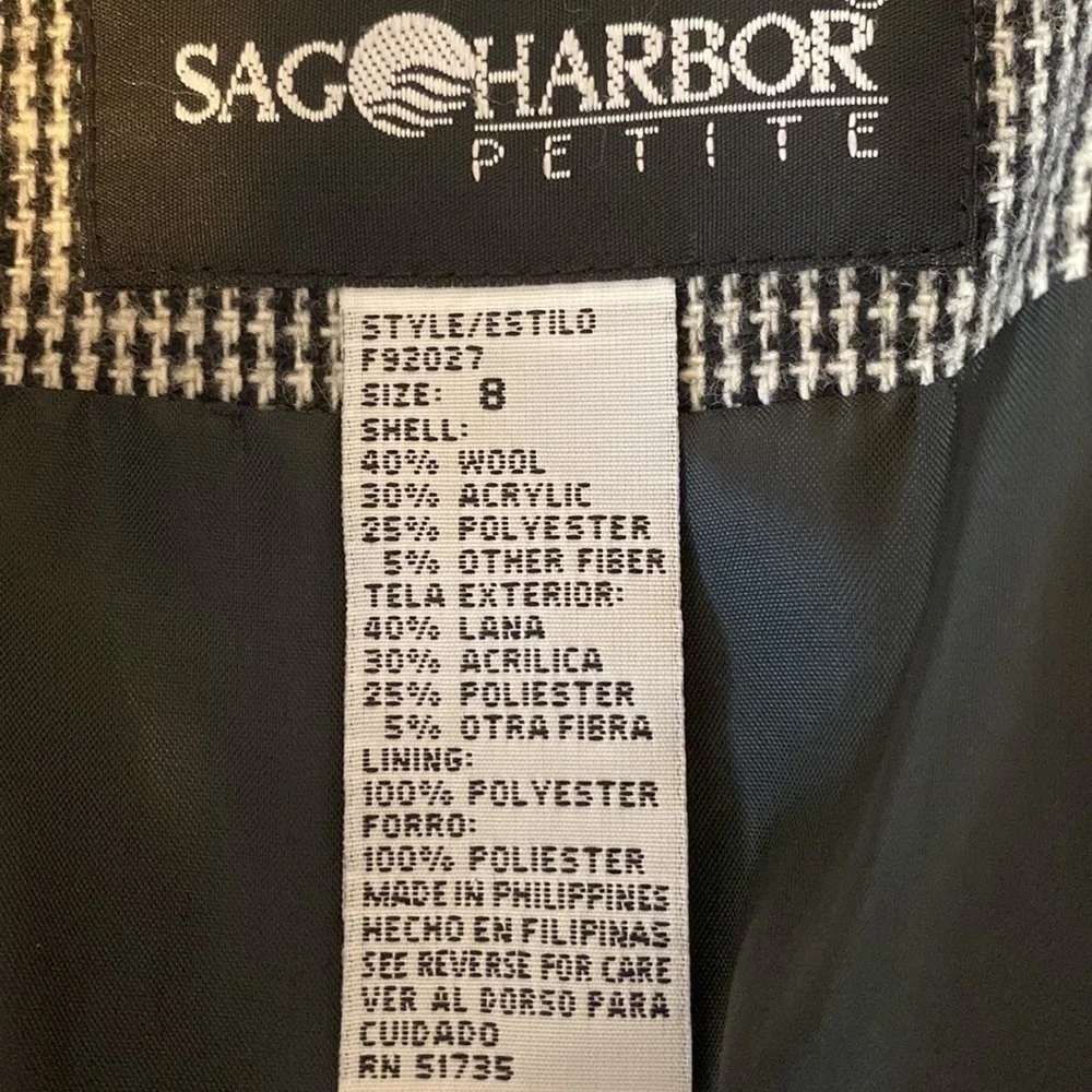 SAG Harbor petite black and white blazer Size 8P